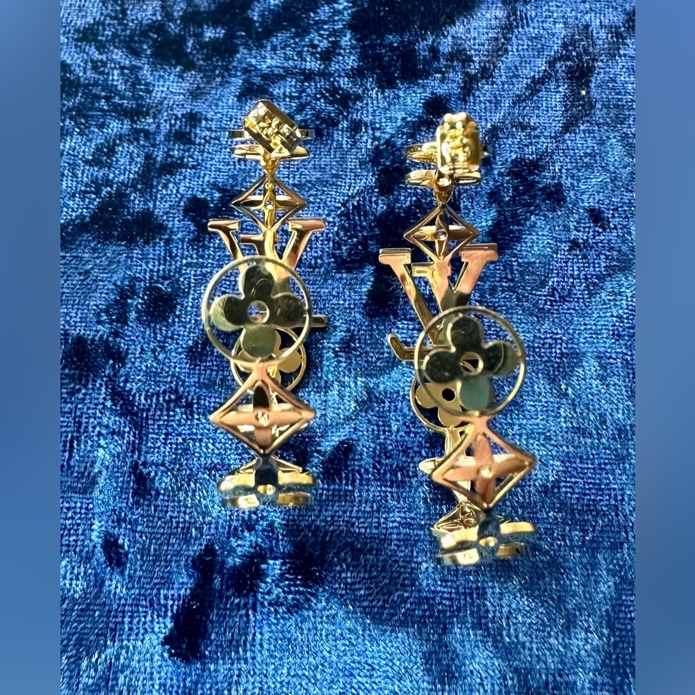 Amazing Hoop Earrings - Picture 5 of 8